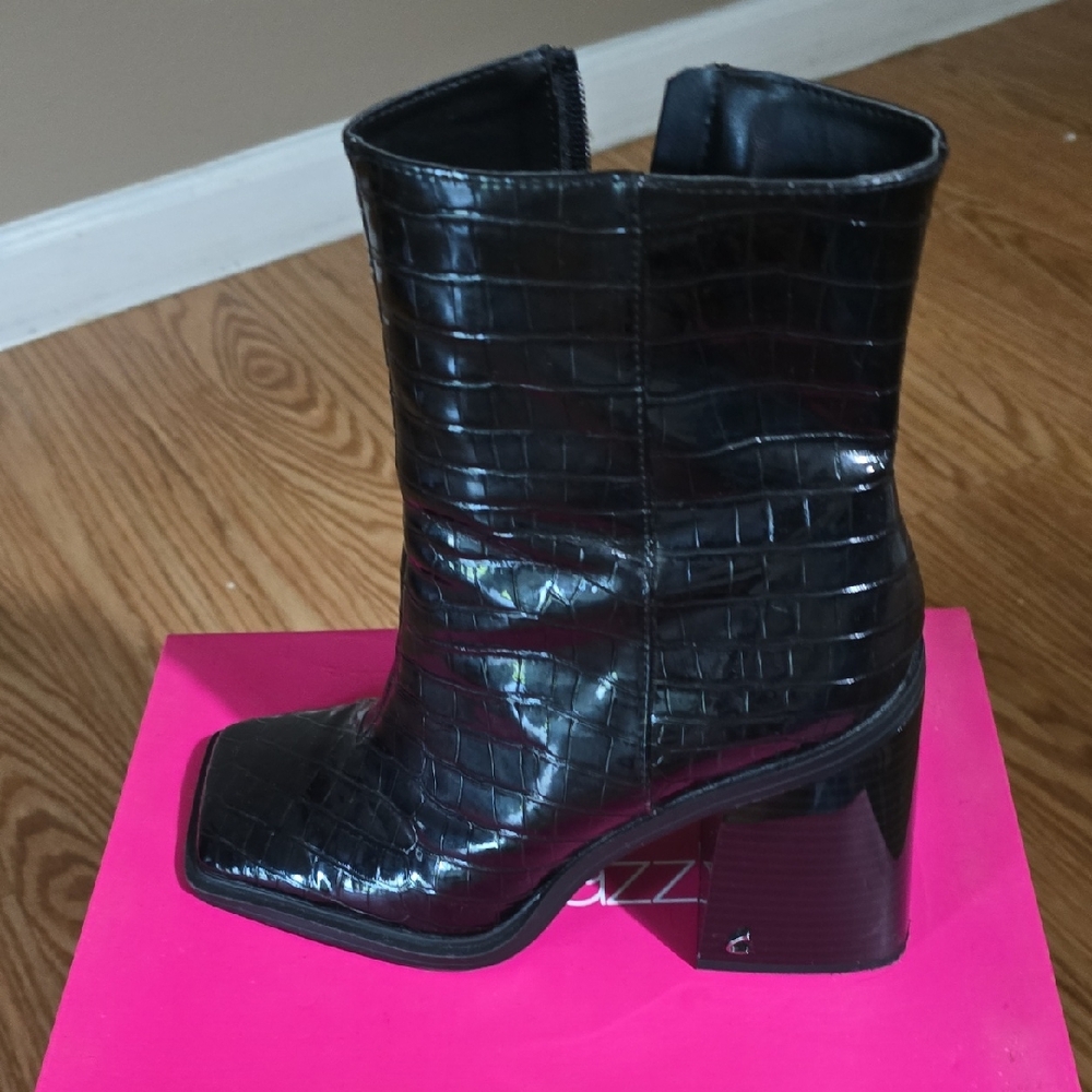 Circus by Sam Edelman Black Heeled Boots Sleek Modern Design